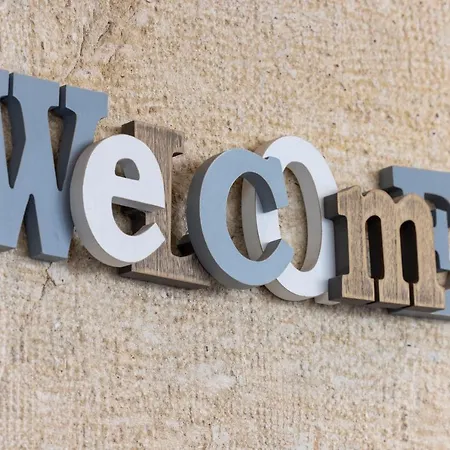 蒙马特丽晶嘻哈旅舍 旅馆