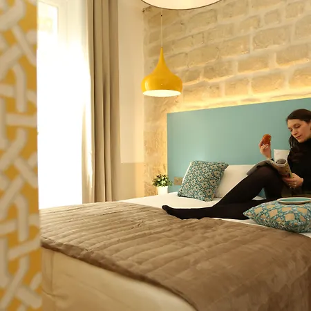 蒙马特丽晶嘻哈旅舍 旅馆 *