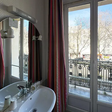 Le Regent Montmartre By Hiphophostels Vandrarhem Paris